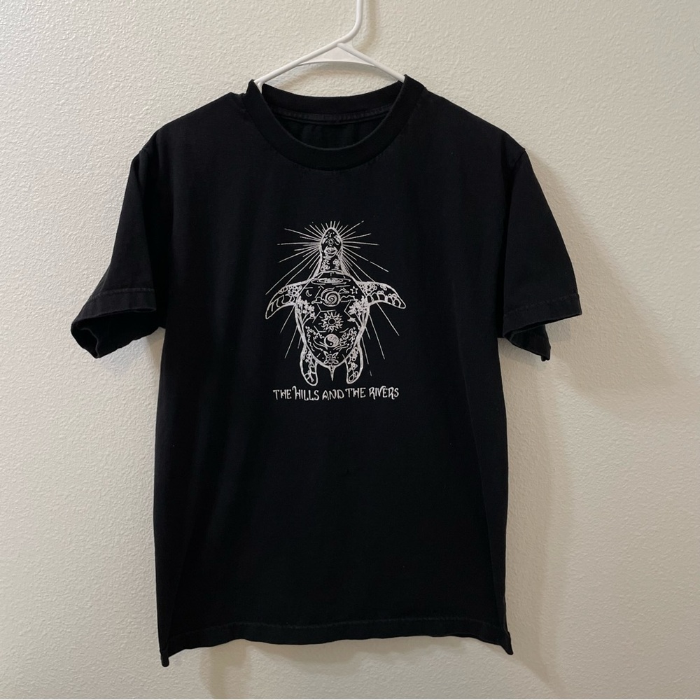 He hills and the rivers turtle t shirt black small